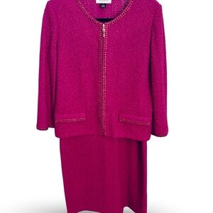 St. John fuchsia Blazer Lined w/Beads with Knit Texture and Ruby Zipper Closure